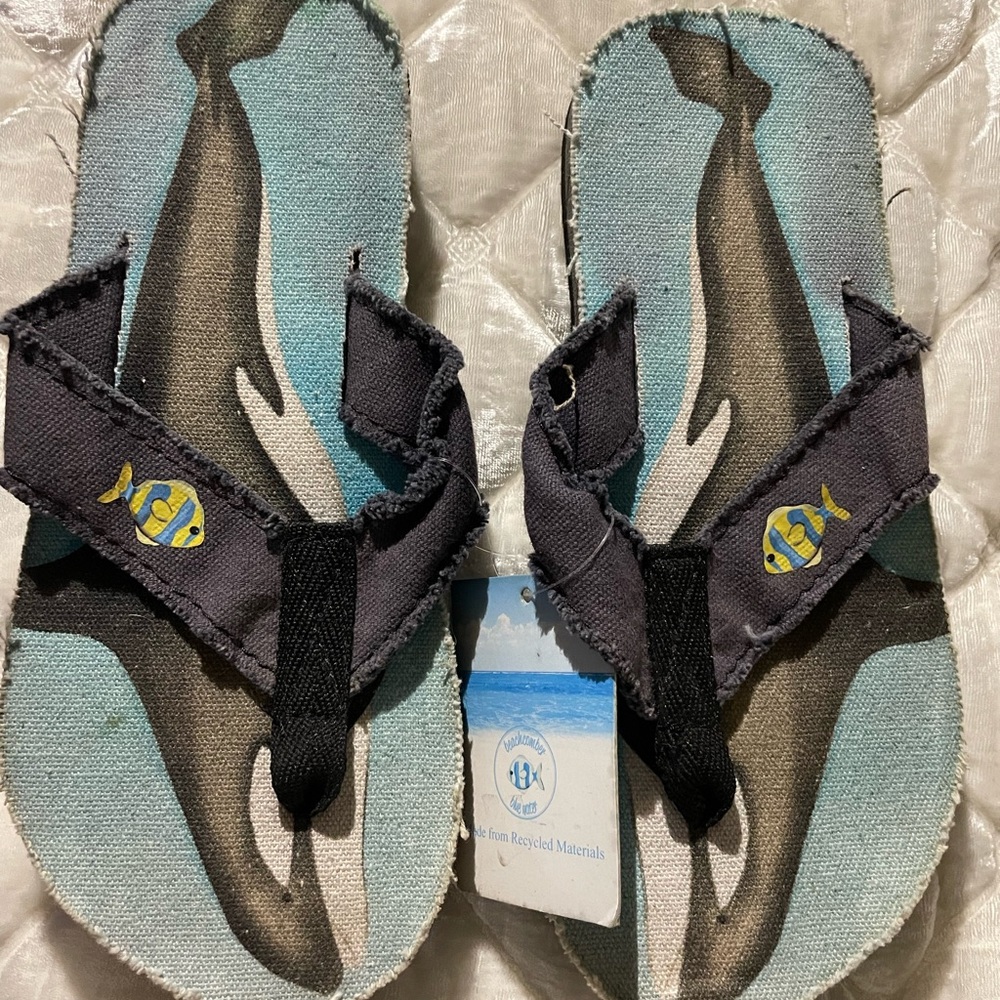 Beachcomber boys flip-flops. Size 5. NWT sharks.